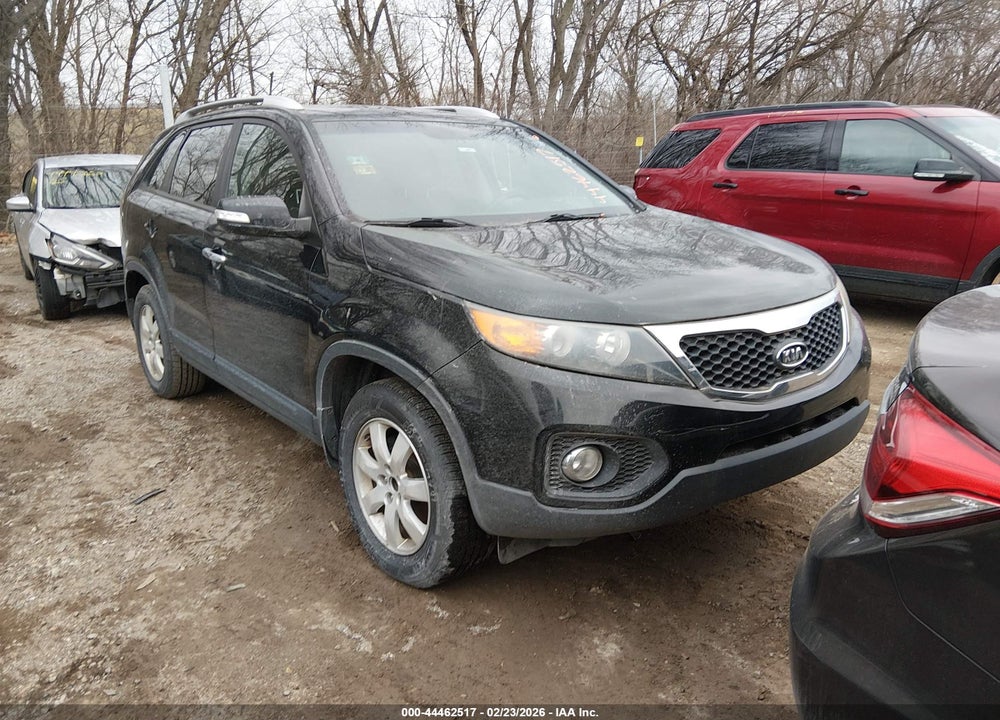 2013 KIA SORENTO LX VIN: 5XYKT3A60DG405781