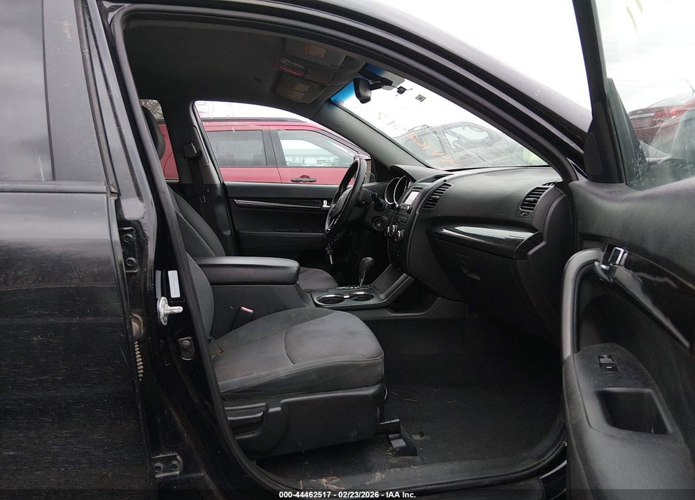 2013 KIA SORENTO LX VIN: 5XYKT3A60DG405781