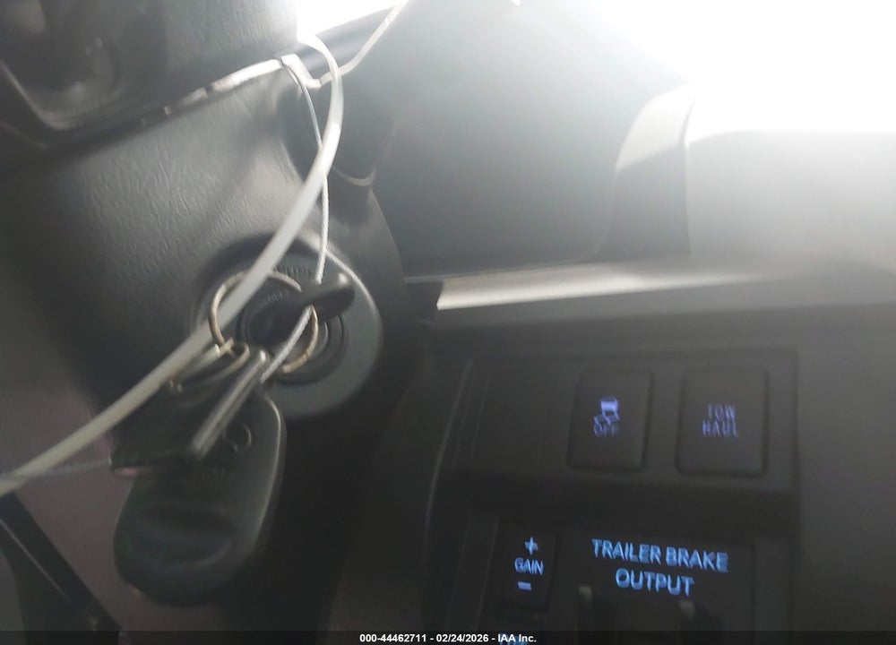 2016 TOYOTA TUNDRA SR5 5.7L V8 VIN: 5TFDW5F18GX568589