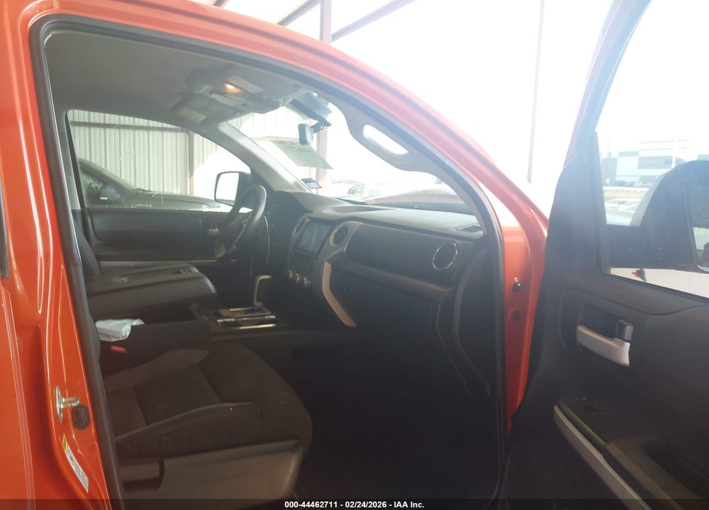 2016 TOYOTA TUNDRA SR5 5.7L V8 VIN: 5TFDW5F18GX568589