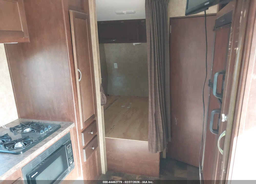 2013 ECLIPSE ATTITUDE VIN: 5LZBE2327CR009686