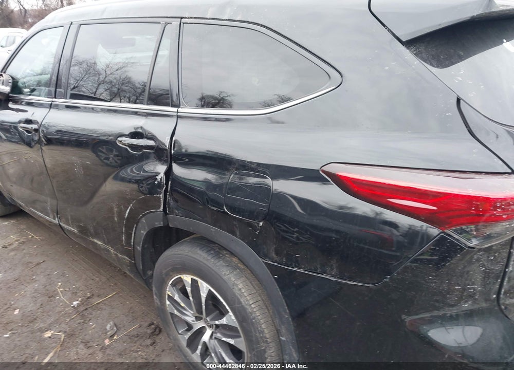 2022 TOYOTA HIGHLANDER XLE VIN: 5TDGZRBH3NS189372