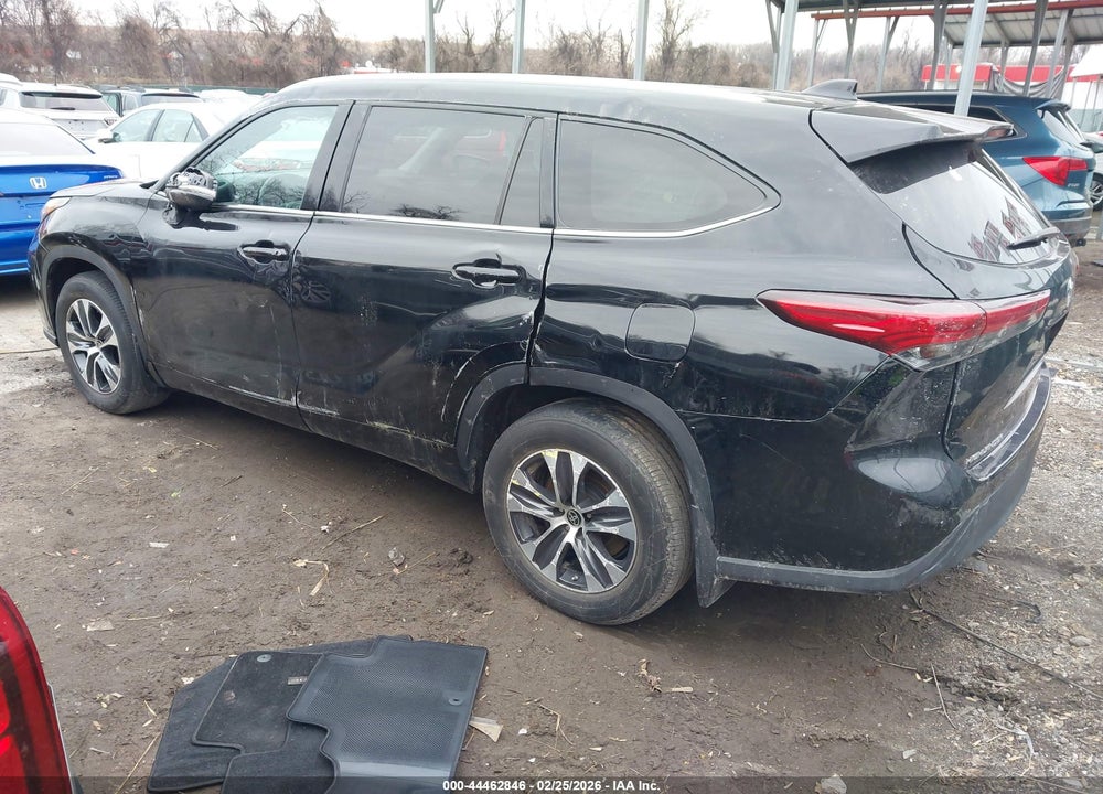 2022 TOYOTA HIGHLANDER XLE VIN: 5TDGZRBH3NS189372
