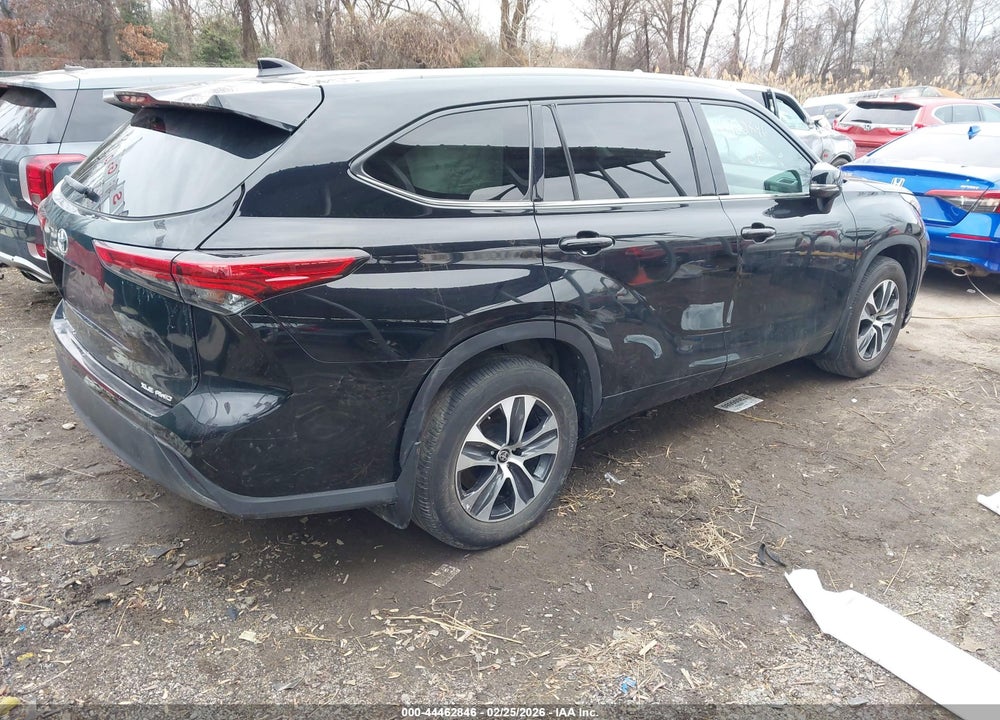 2022 TOYOTA HIGHLANDER XLE VIN: 5TDGZRBH3NS189372