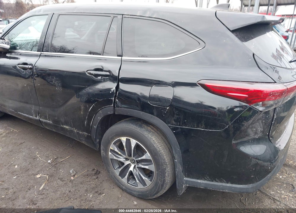 2022 TOYOTA HIGHLANDER XLE VIN: 5TDGZRBH3NS189372