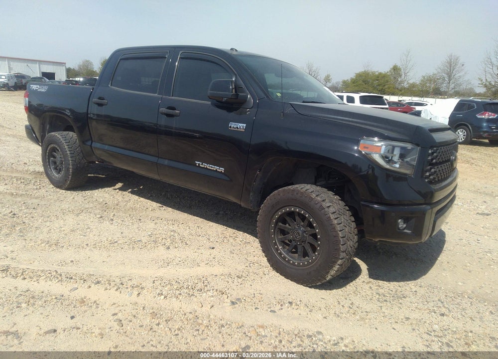 2018 TOYOTA TUNDRA SR5 5.7L V8 VIN: 5TFDW5F1XJX740452