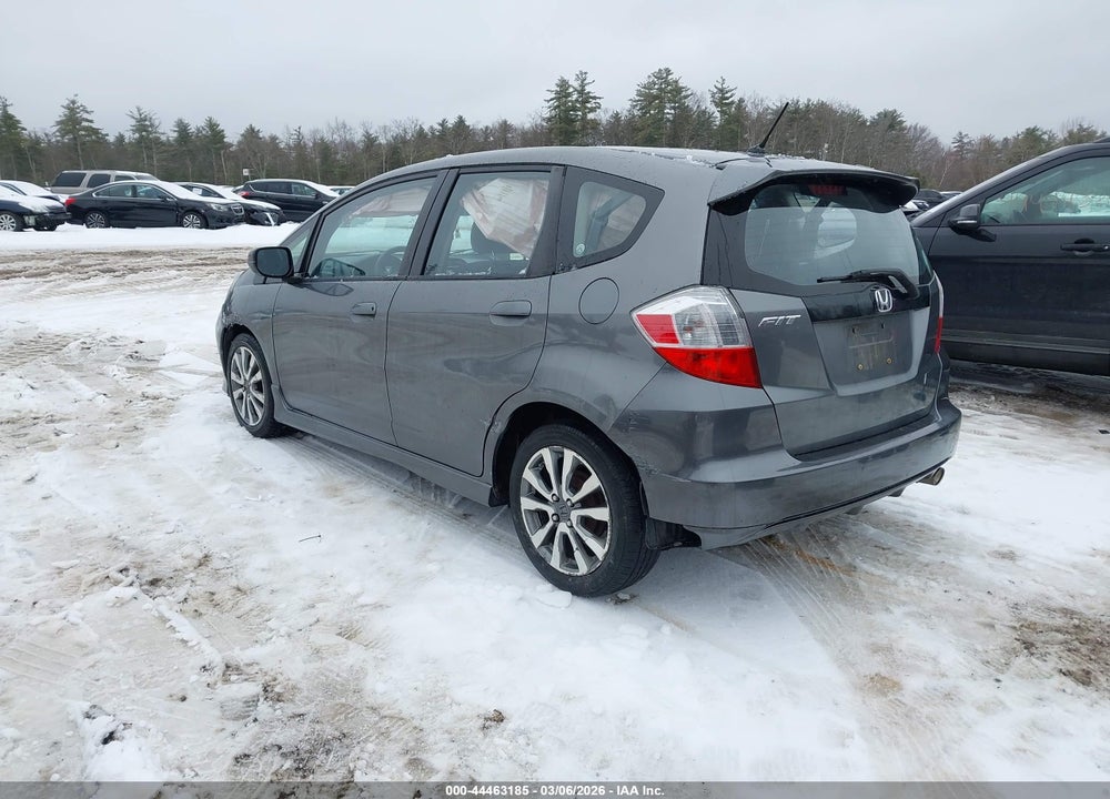 2013 HONDA FIT SPORT VIN: JHMGE8H51DC062833