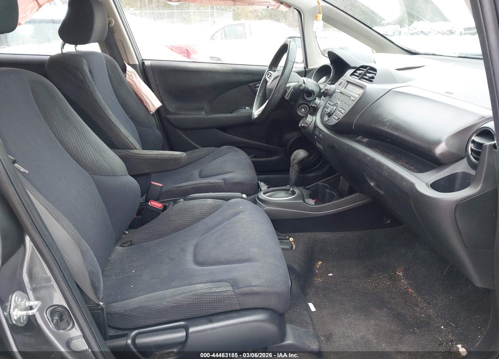 2013 HONDA FIT SPORT VIN: JHMGE8H51DC062833