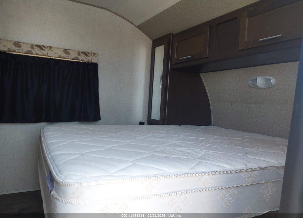 2015 FOREST RIVER 29FT CHEROKEE M 29VT VIN: 4X4TCKE29FK029238