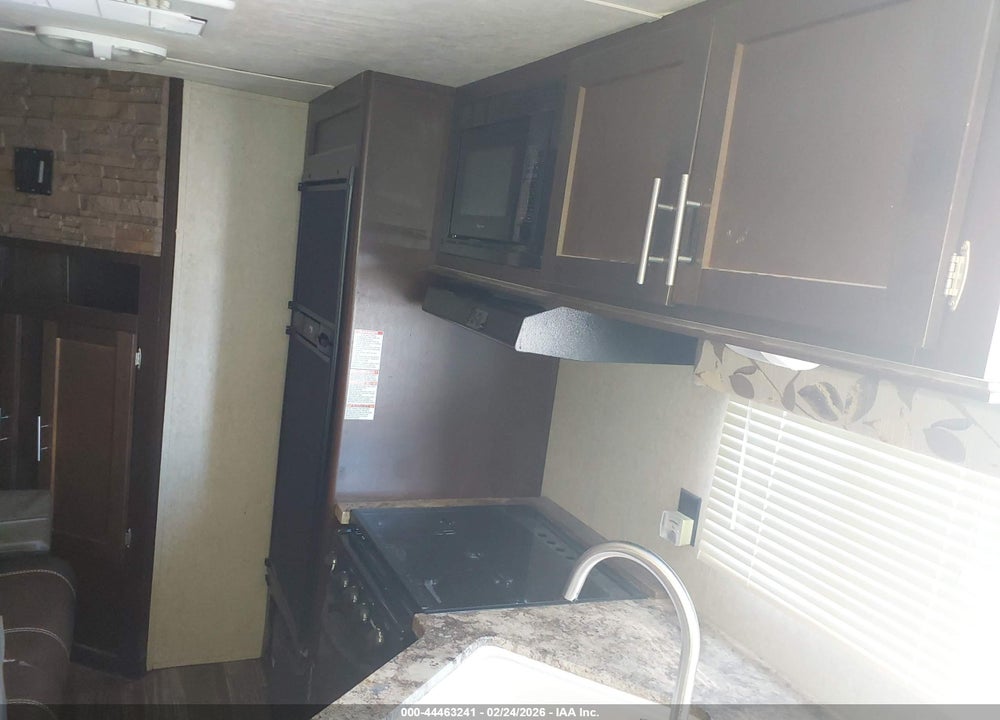 2015 FOREST RIVER 29FT CHEROKEE M 29VT VIN: 4X4TCKE29FK029238