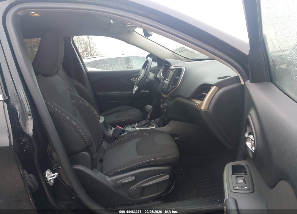 2017 JEEP CHEROKEE LATITUDE 4X4 VIN: 1C4PJMCB6HW546388
