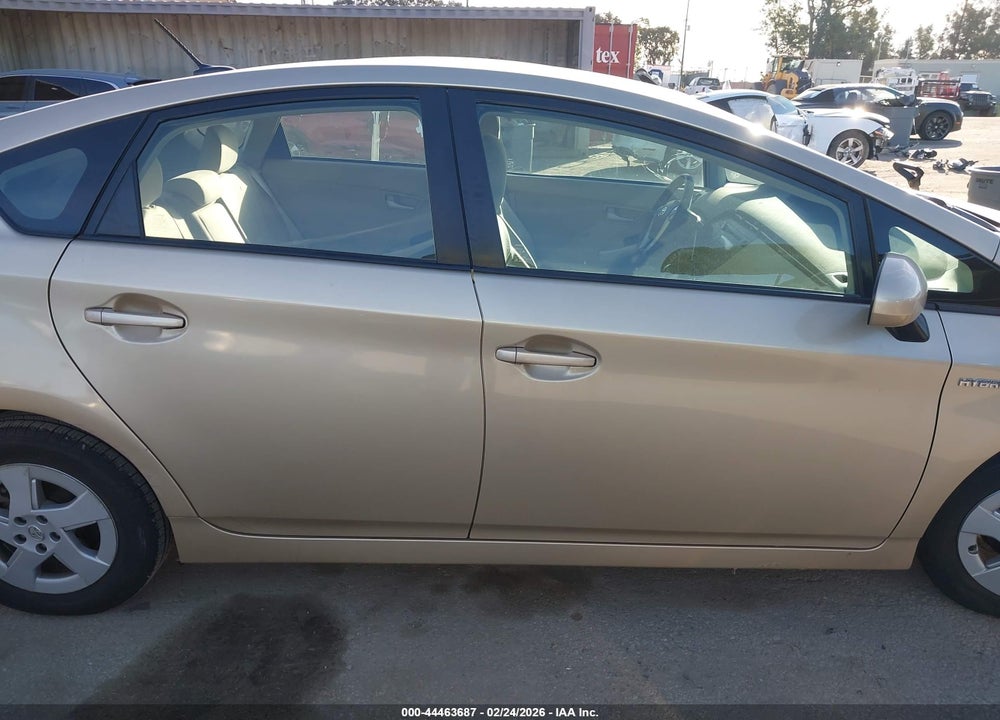 2011 TOYOTA PRIUS THREE VIN: JTDKN3DU2B1382084