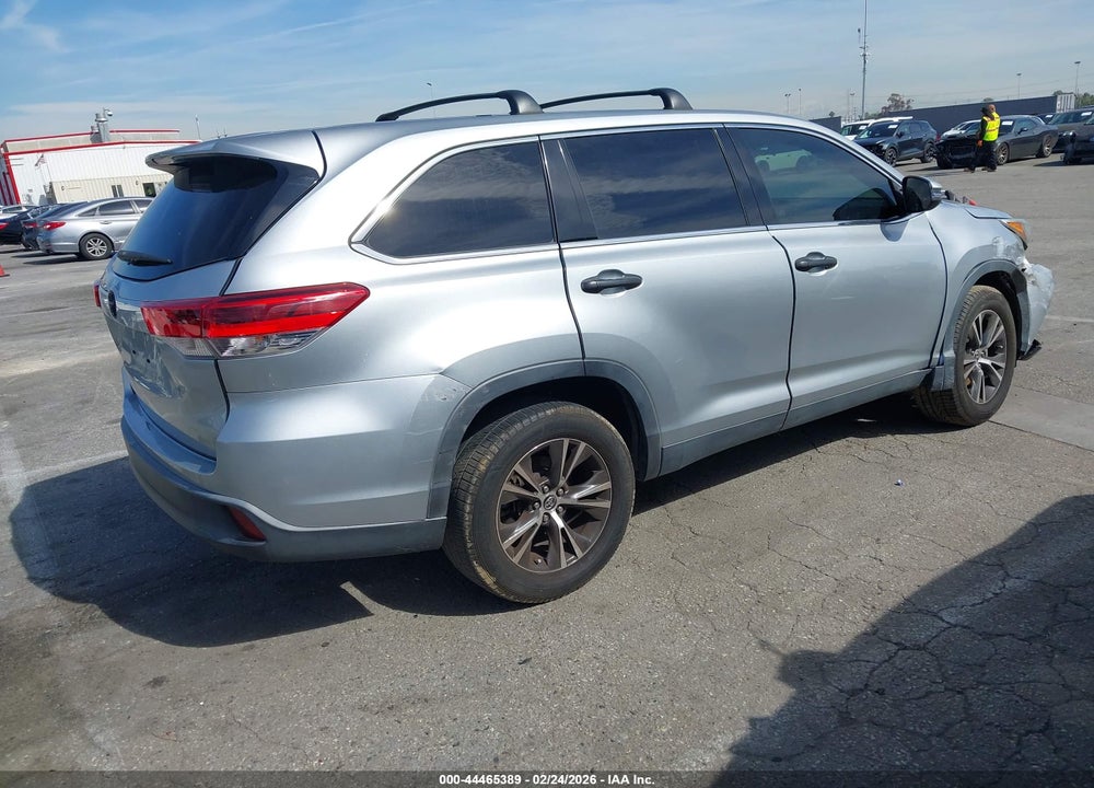 2019 TOYOTA HIGHLANDER LE VIN: 5TDZZRFH5KS298883