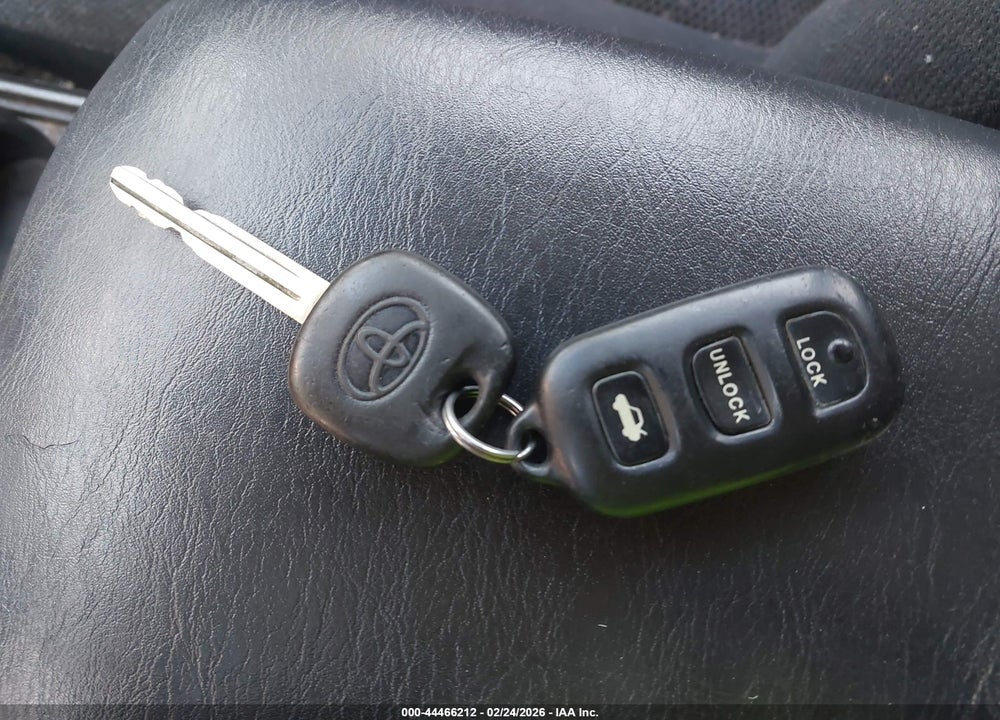 2003 TOYOTA CAMRY SE V6 VIN: JTDBF32KX30110680