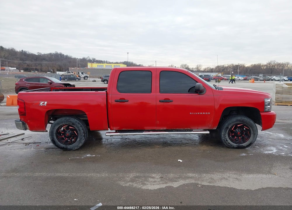 2011 CHEVROLET SILVERADO 1500 LT VIN: 3GCPKSE3XBG321453