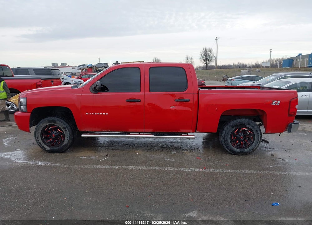 2011 CHEVROLET SILVERADO 1500 LT VIN: 3GCPKSE3XBG321453