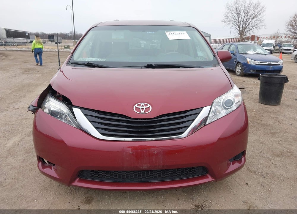 2014 TOYOTA SIENNA LE V6 8 PASSENGER VIN: 5TDKK3DC0ES462345