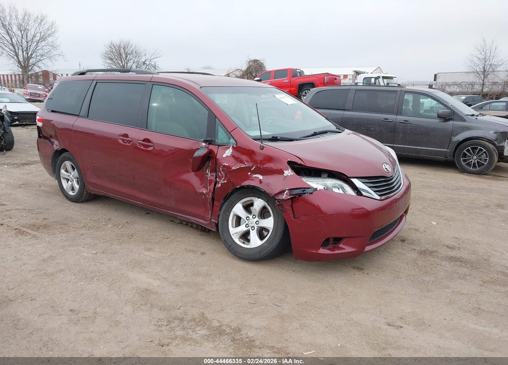 2014 TOYOTA SIENNA LE V6 8 PASSENGER VIN: 5TDKK3DC0ES462345