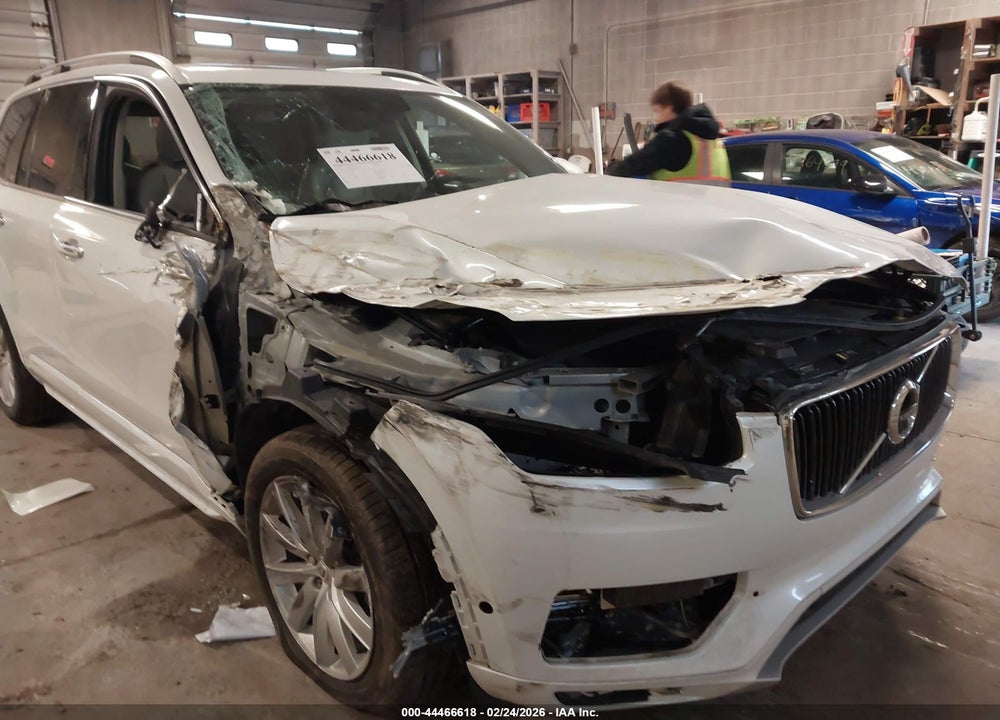 2017 VOLVO XC90 T6 MOMENTUM VIN: YV4A22PK5H1111177
