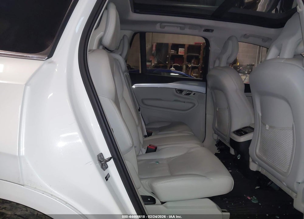2017 VOLVO XC90 T6 MOMENTUM VIN: YV4A22PK5H1111177