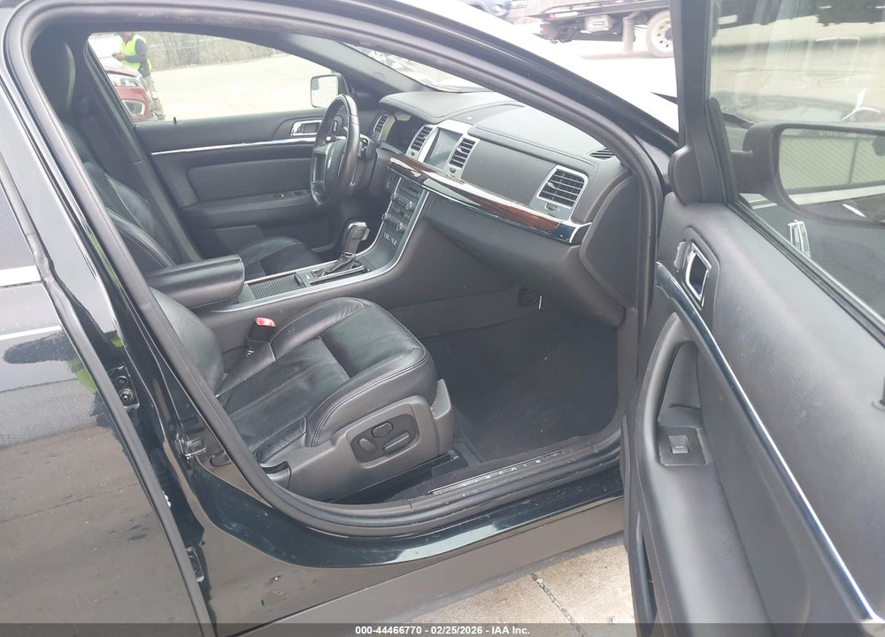 2011 LINCOLN MKS VIN: 1LNHL9DR2BG605070