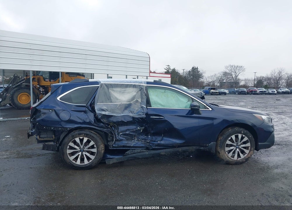 2018 SUBARU OUTBACK 2.5I TOURING VIN: 4S4BSATC8J3204636