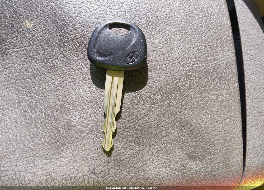2004 HYUNDAI ELANTRA GLS/GT VIN: KMHDN46D64U756883