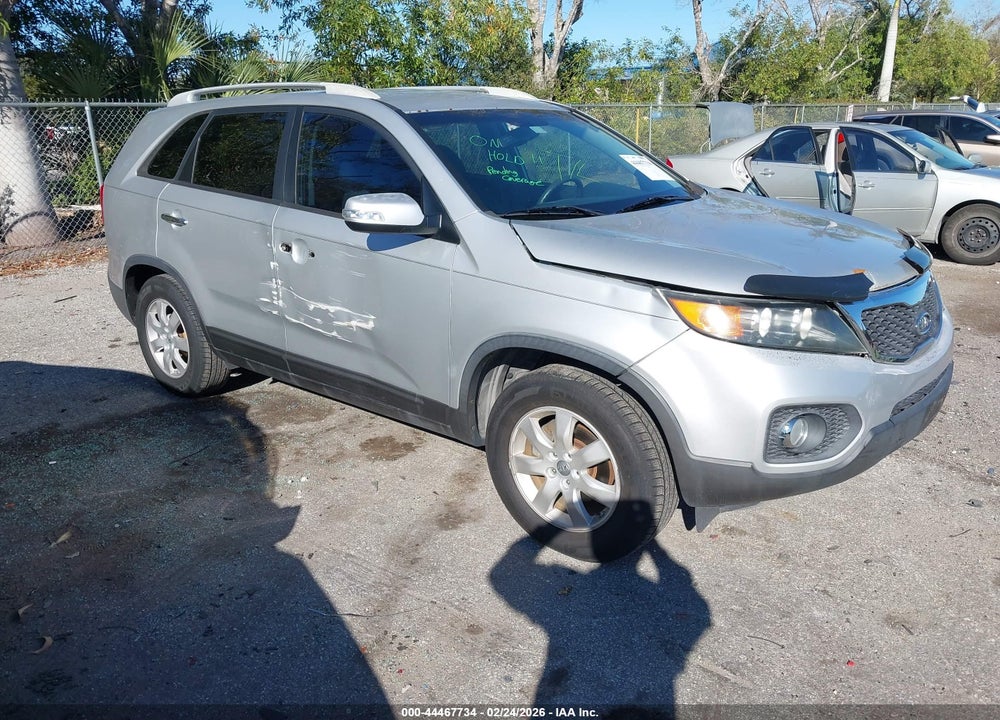 2013 KIA SORENTO LX VIN: 5XYKT3A62DG407600