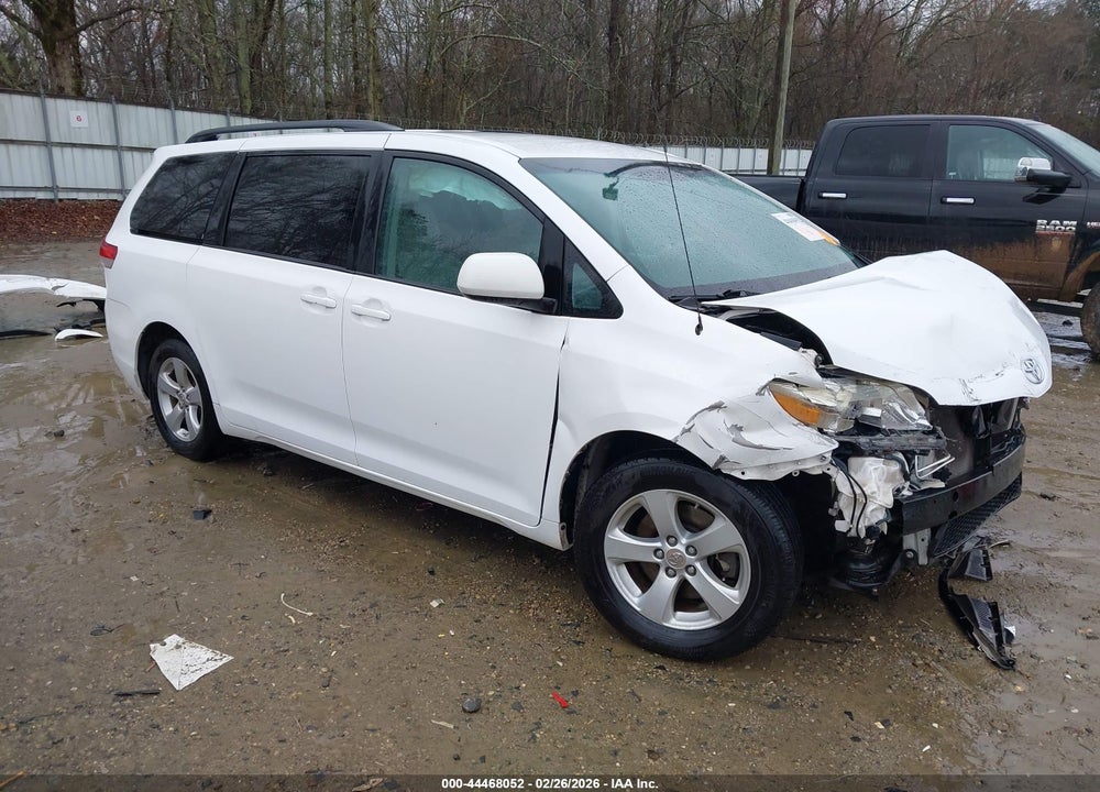 2013 TOYOTA SIENNA LE V6 8 PASSENGER VIN: 5TDKK3DC1DS288252