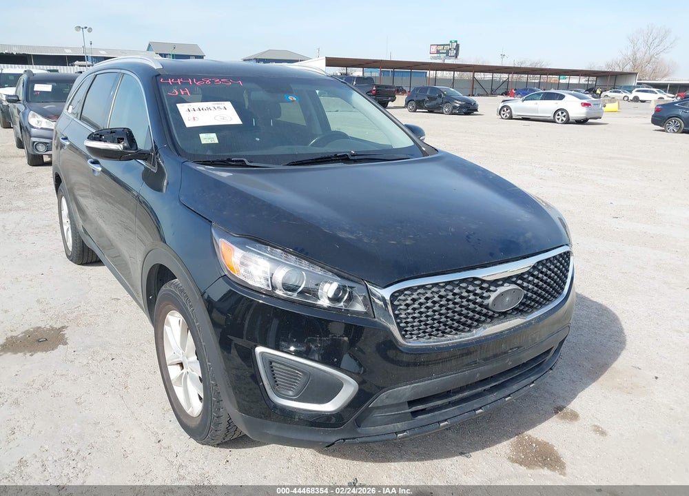 2018 KIA SORENTO LX VIN: 5XYPG4A33JG356920