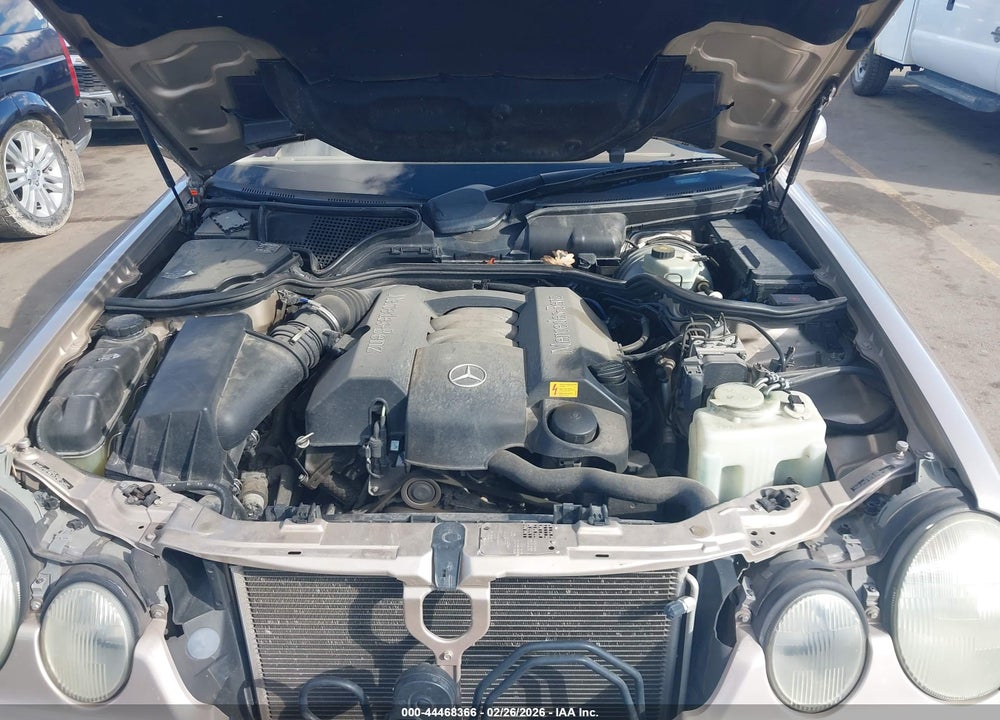 2000 MERCEDES-BENZ E 320 4M VIN: WDBJF82J9YX029148
