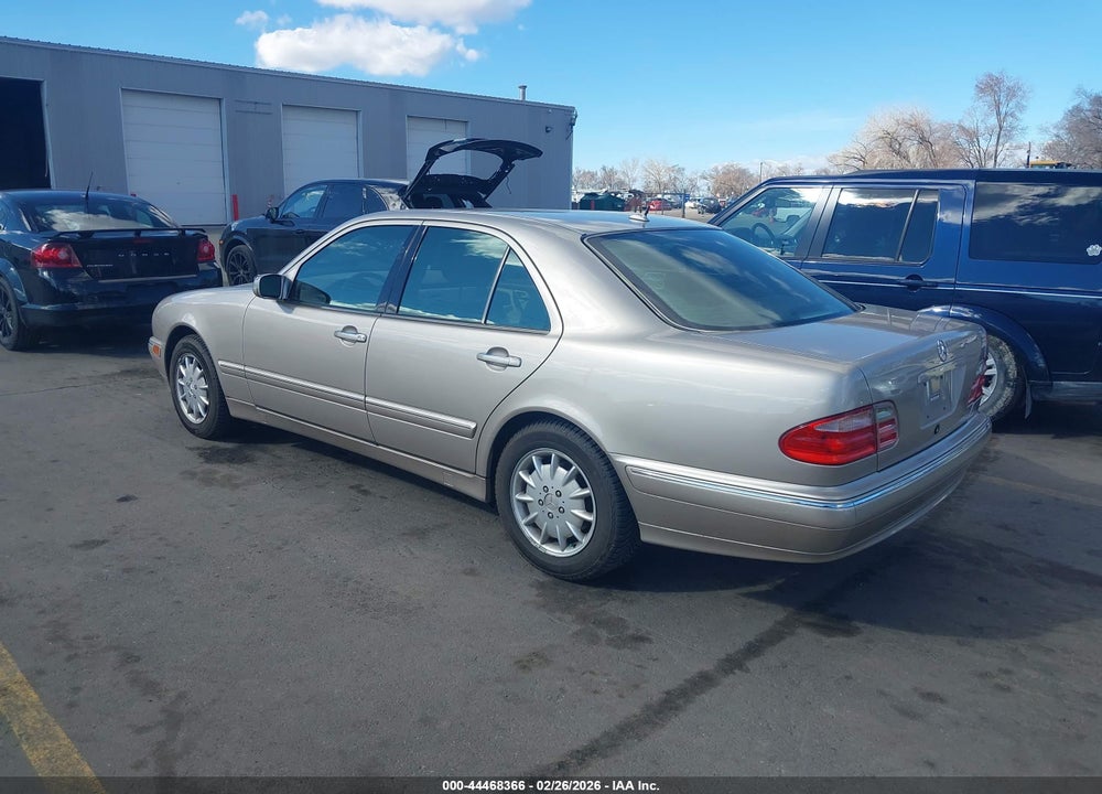 2000 MERCEDES-BENZ E 320 4M VIN: WDBJF82J9YX029148