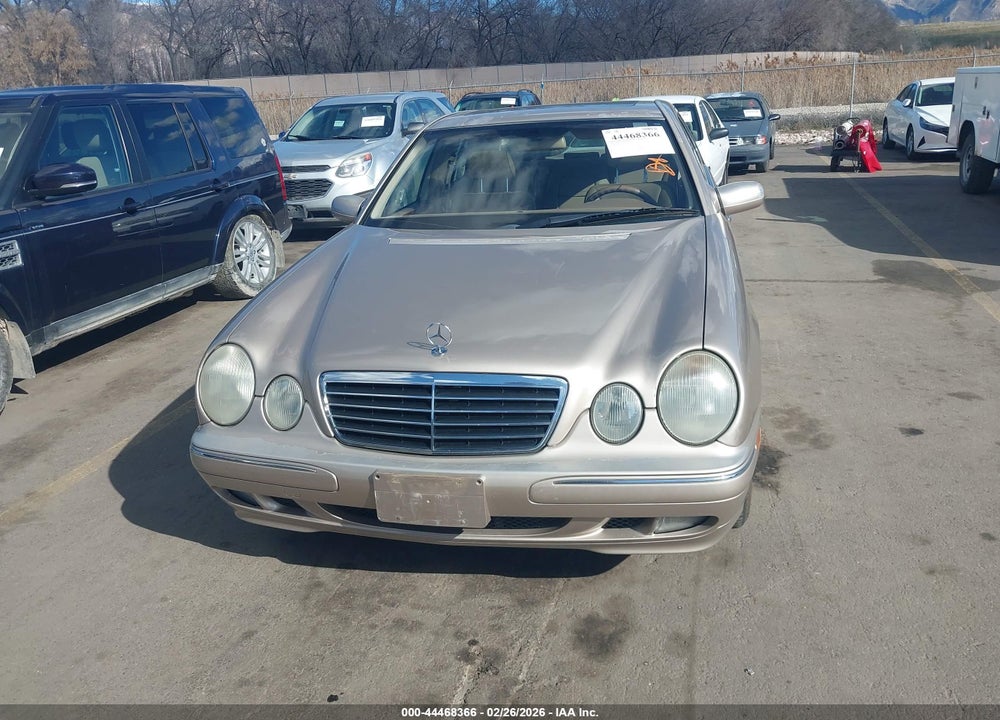 2000 MERCEDES-BENZ E 320 4M VIN: WDBJF82J9YX029148