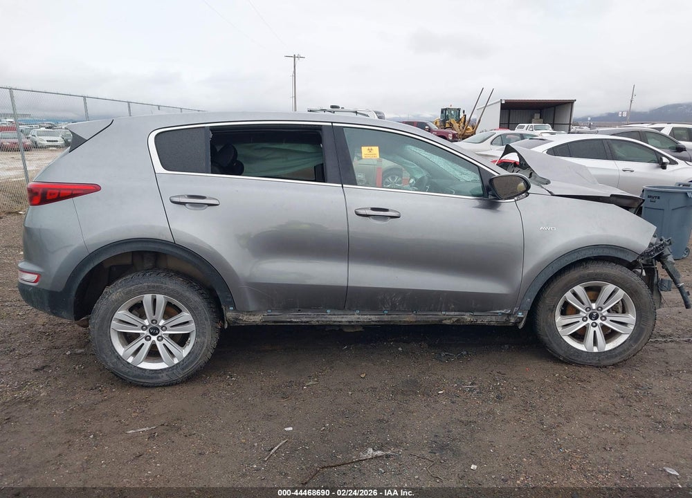 2018 KIA SPORTAGE LX VIN: KNDPMCAC5J7466870