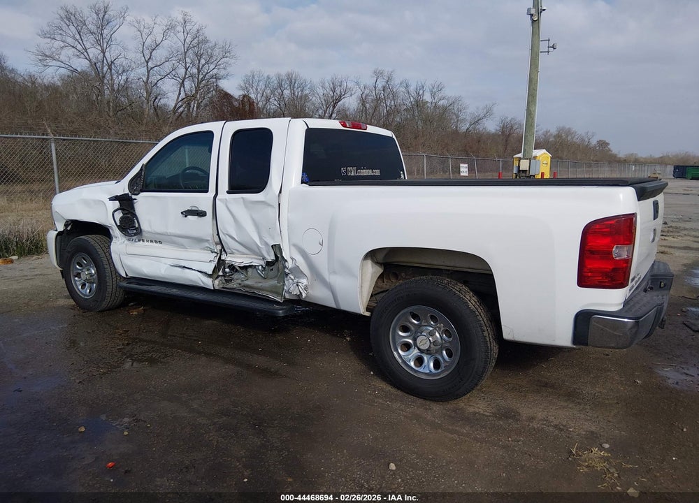 2011 CHEVROLET SILVERADO 1500 LS VIN: 1GCRCREA6BZ217054