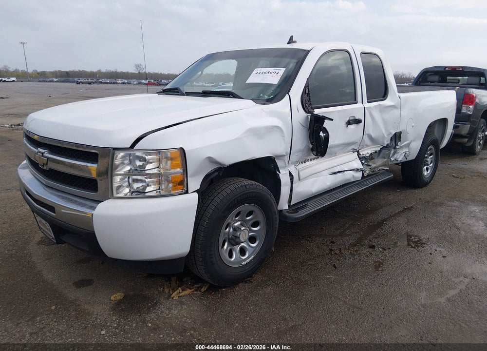 2011 CHEVROLET SILVERADO 1500 LS VIN: 1GCRCREA6BZ217054