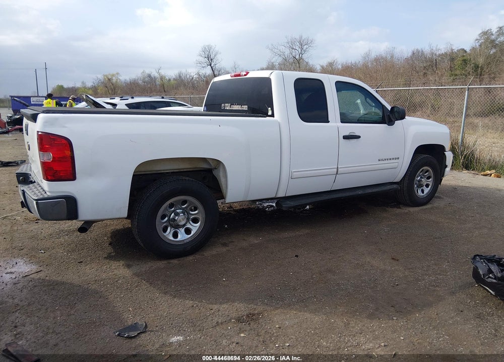 2011 CHEVROLET SILVERADO 1500 LS VIN: 1GCRCREA6BZ217054