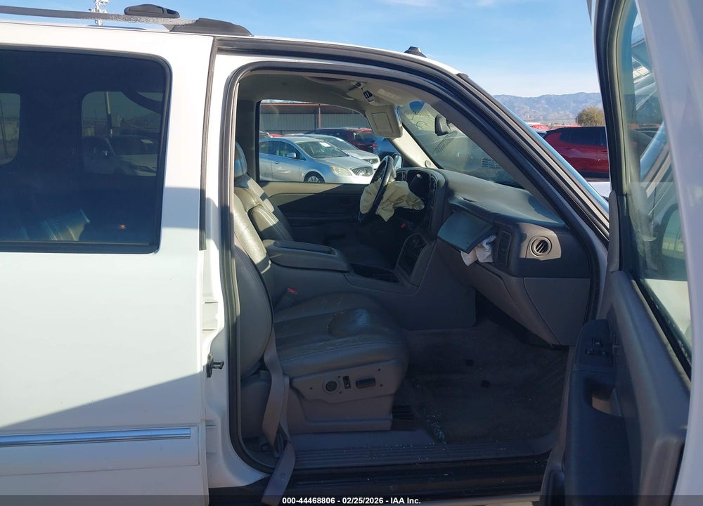 2003 CHEVROLET SUBURBAN 2500 LT VIN: 3GNGK26G53G208200