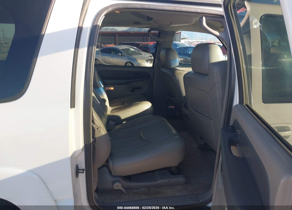 2003 CHEVROLET SUBURBAN 2500 LT VIN: 3GNGK26G53G208200