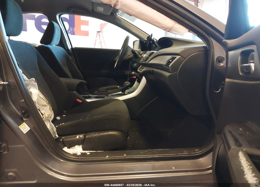 2013 HONDA ACCORD LX VIN: 1HGCR2F30DA096603