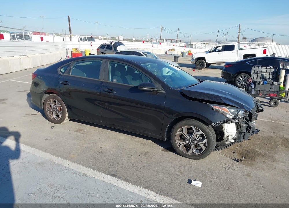 2019 KIA FORTE LXS VIN: 3KPF24AD2KE118588