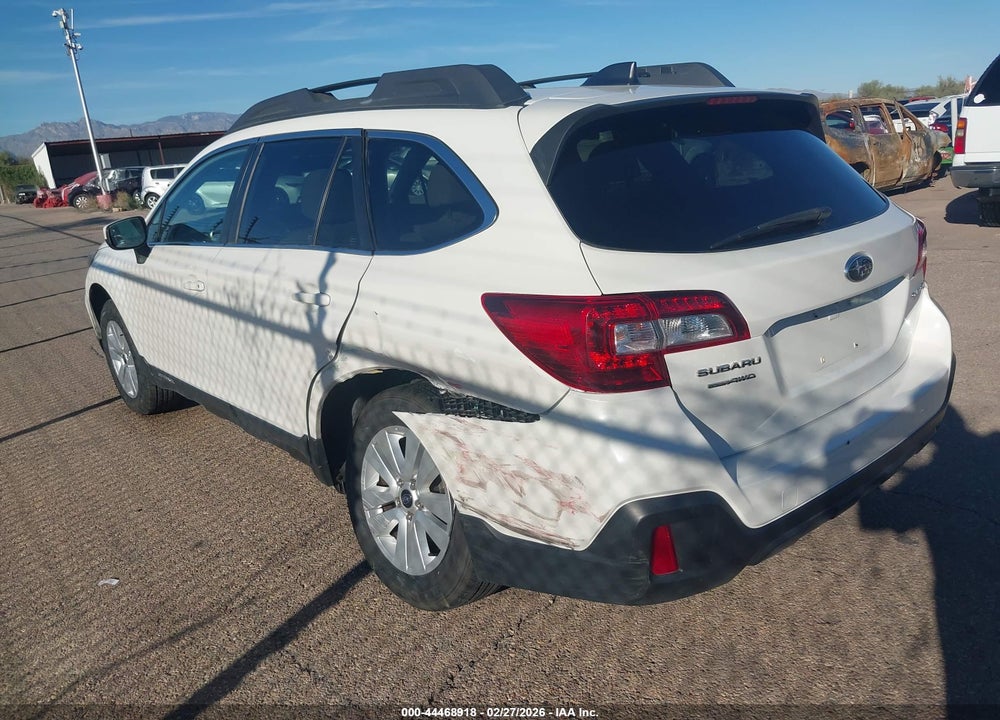 2018 SUBARU OUTBACK 2. VIN: 4S4BSACC2J3259521
