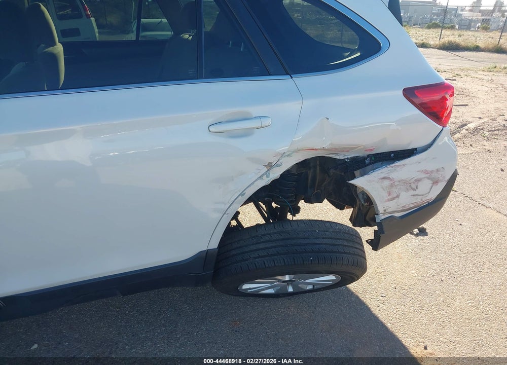 2018 SUBARU OUTBACK 2. VIN: 4S4BSACC2J3259521
