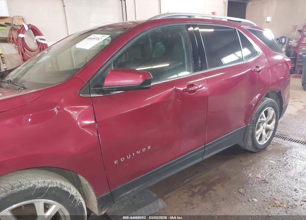 2018 CHEVROLET EQUINOX LT VIN: 2GNAXKEX8J6264696