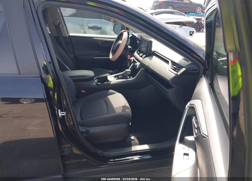 2019 TOYOTA RAV4 LE VIN: JTMH1RFVXKD516644
