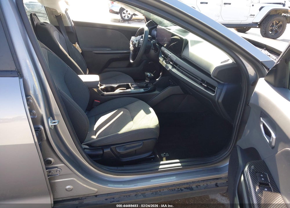 2025 KIA K4 LXS VIN: 3KPFT4DE8SE046054