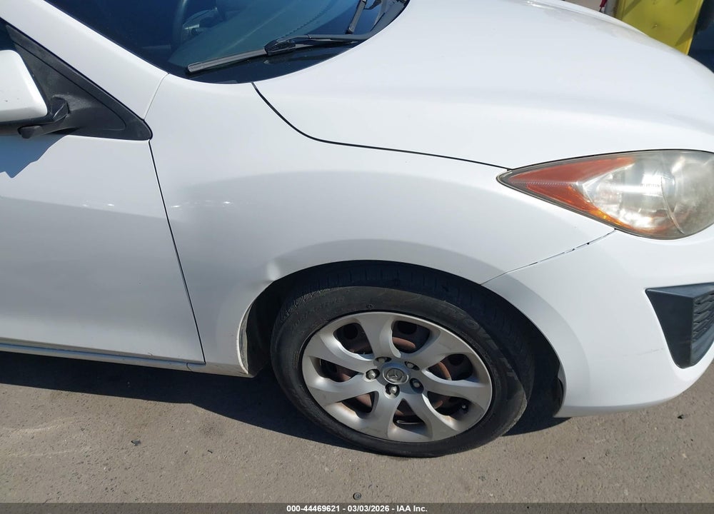 2011 MAZDA 3 I SPORT VIN: JM1BL1UG5B1389468