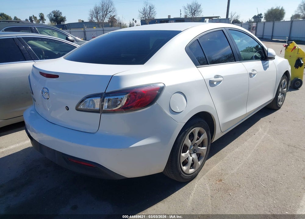 2011 MAZDA 3 I SPORT VIN: JM1BL1UG5B1389468