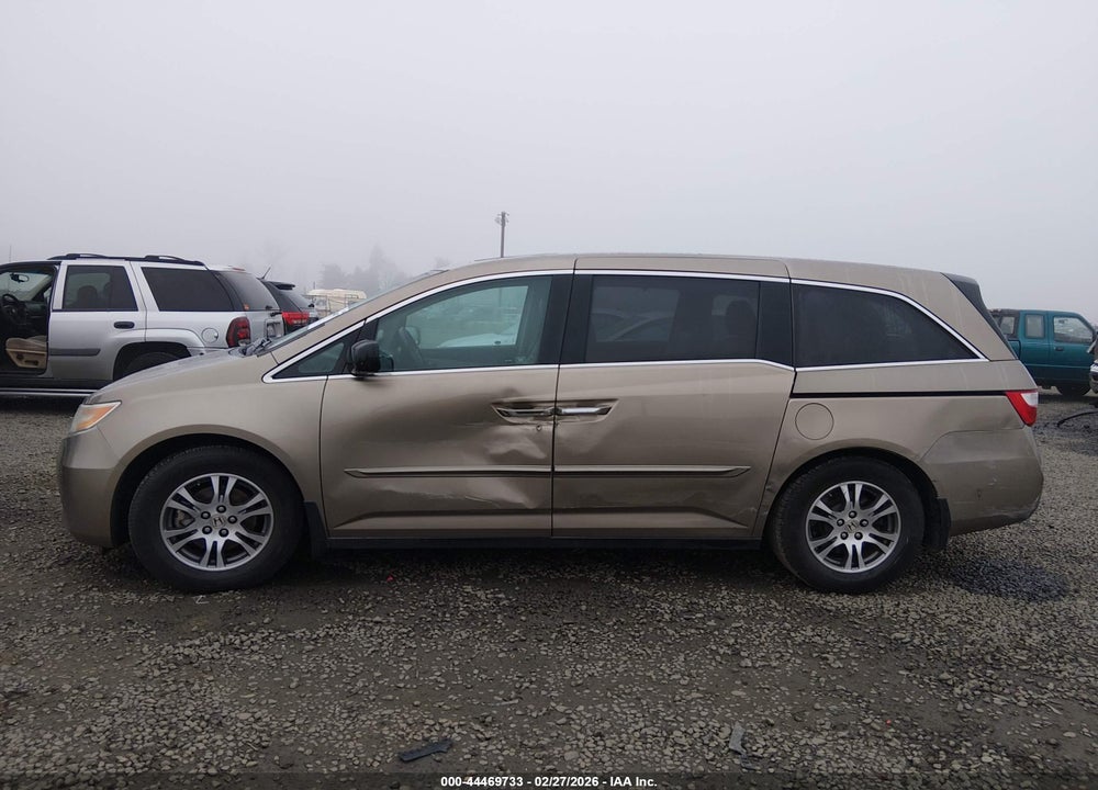 2011 HONDA ODYSSEY EX-L VIN: 5FNRL5H6XBB065737