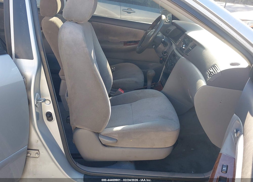 2005 TOYOTA COROLLA LE VIN: 2T1BR32E95C558211